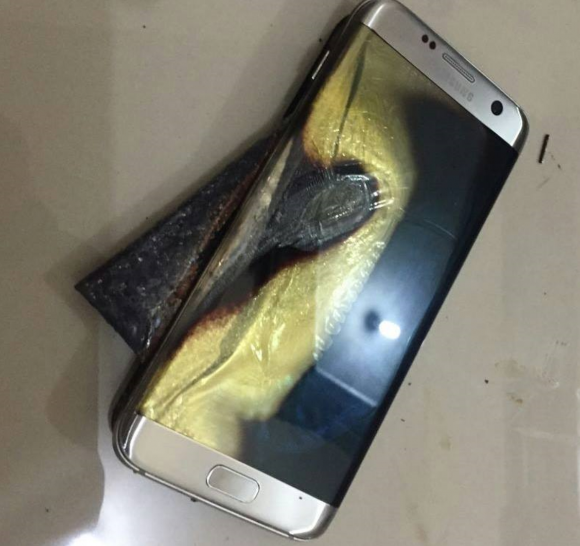 Samsung-Galaxy-S7-edge-catches-on-fire-while-being-recharged
