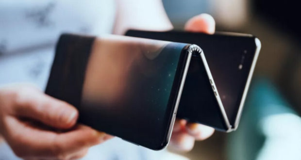 TCL smartphone flessibile tre parti