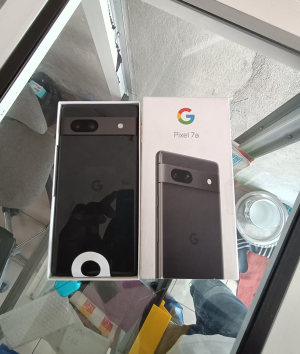 Google Pixel 7a colorazione nera (1)