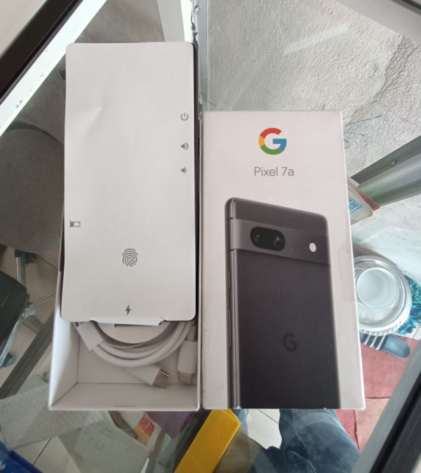 Google Pixel 7a colorazione nera (3)