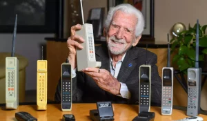 Martin Cooper primo telefono 50 anni fa